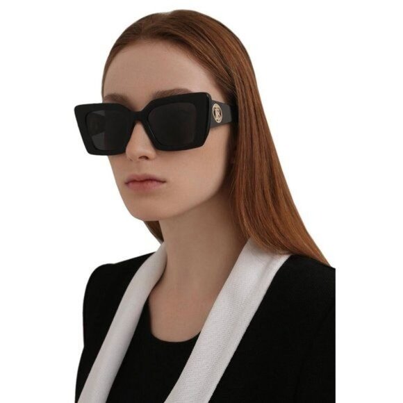 Burberry Daisy Square Oversized Sunglasses BE4344 Black Gold Logo - Picture 13 of 16